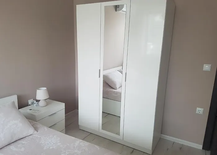 Poli's Casa Blanca *